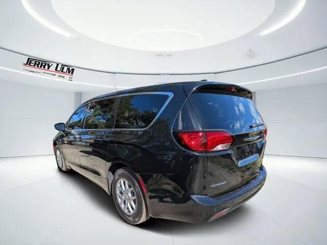 2026 Chrysler Voyager LX