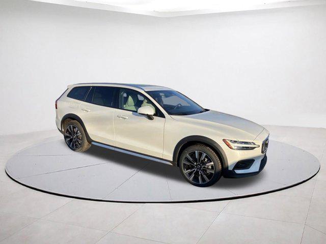 2026 Volvo V60 Cross Country Ultra, B5 AWD Gas mild hybrid for sale in Meriden, CT