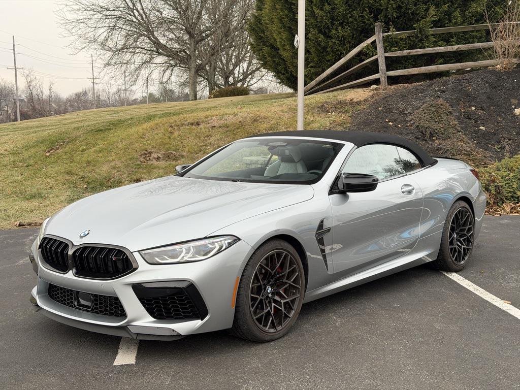 /2022 BMW M8-Cabriolet