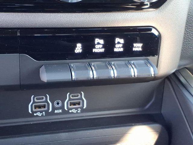 2026 Ram 1500 Lone Star Crew Cab 4x4 5'7" Box