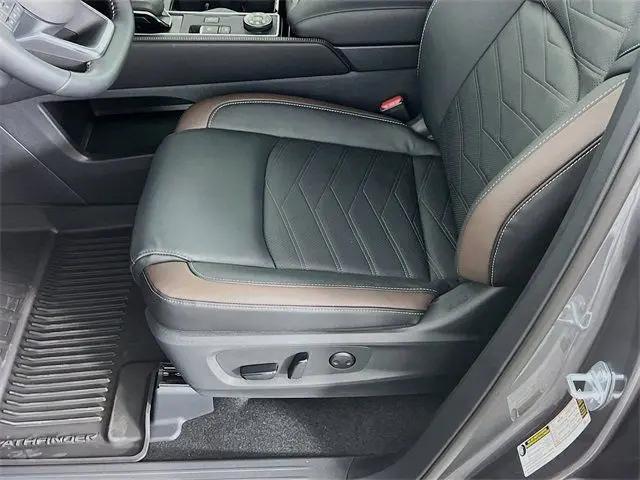 2025 Nissan Pathfinder Platinum 4WD