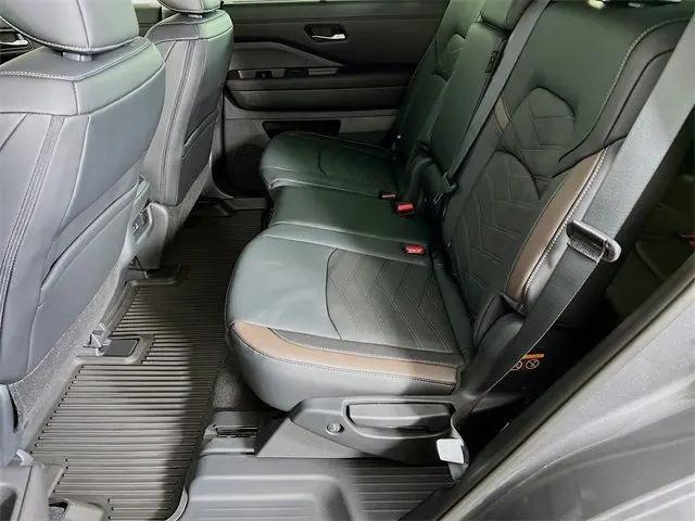 2025 Nissan Pathfinder Platinum 4WD
