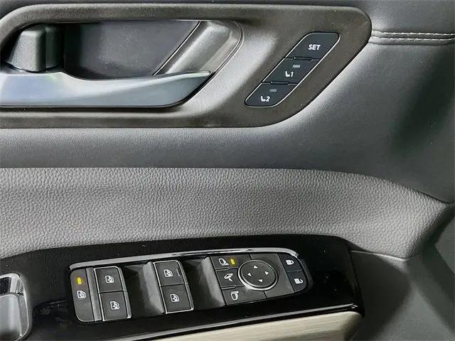 2025 Nissan Pathfinder Platinum 4WD