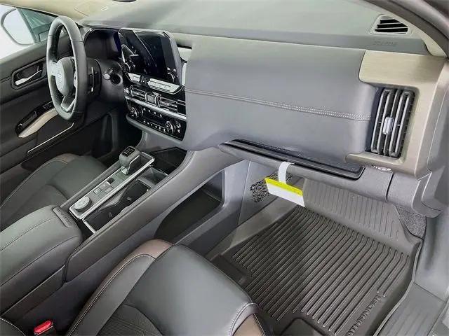 2025 Nissan Pathfinder Platinum 4WD