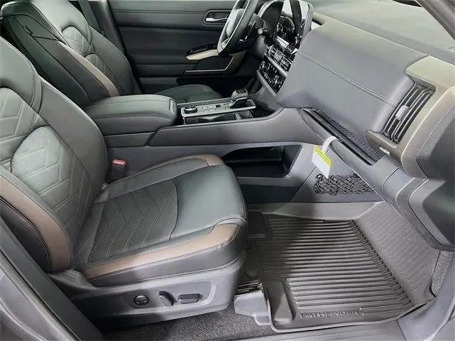 2025 Nissan Pathfinder Platinum 4WD