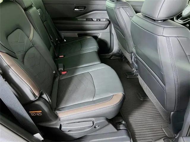 2025 Nissan Pathfinder Platinum 4WD