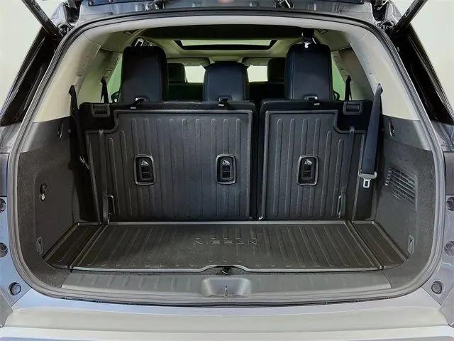 2025 Nissan Pathfinder Platinum 4WD