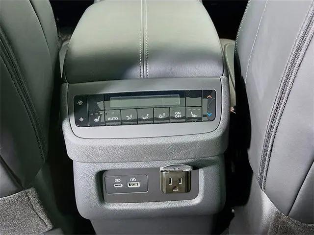 2025 Nissan Pathfinder Platinum 4WD