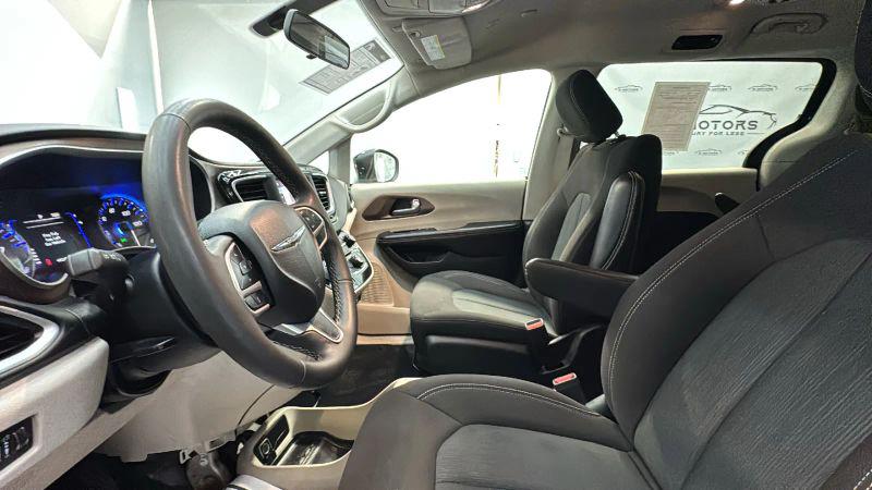 2022 Chrysler Voyager LX