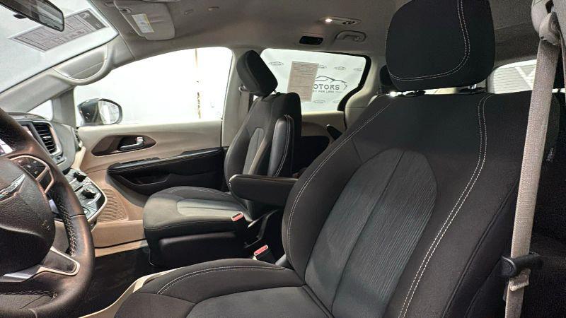 2022 Chrysler Voyager LX