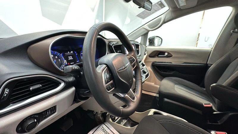 2022 Chrysler Voyager LX