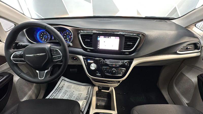 2022 Chrysler Voyager LX