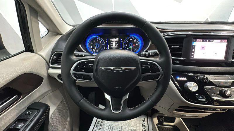 2022 Chrysler Voyager LX