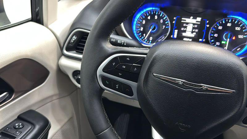 2022 Chrysler Voyager LX