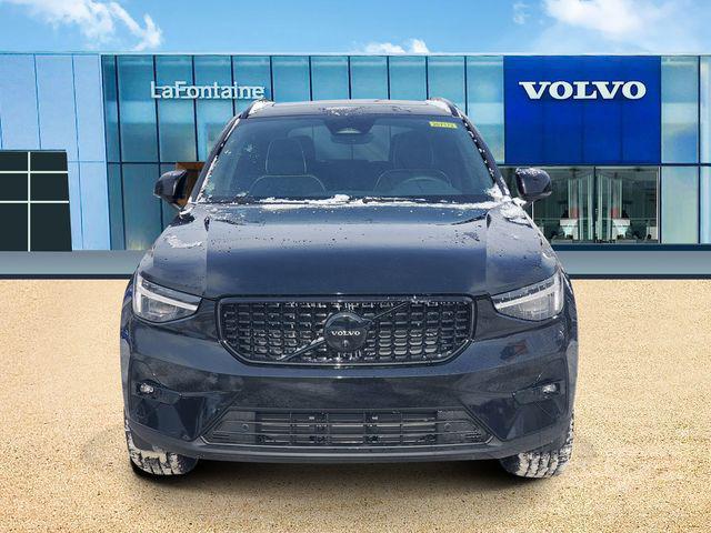2026 Volvo XC40 Black Edition Ultra, B5 AWD Gas (mild hybrid)