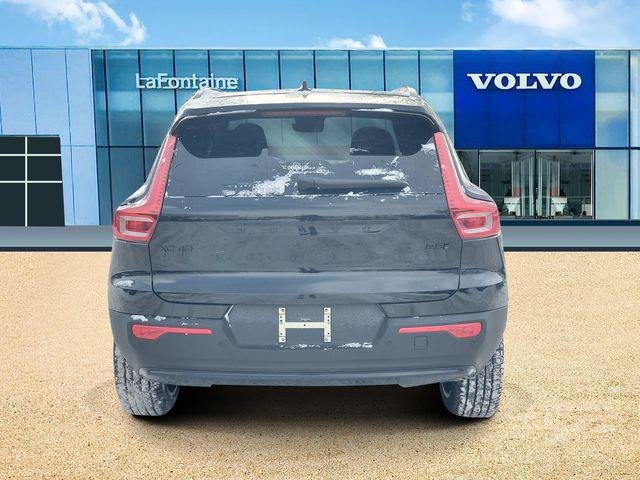 2026 Volvo XC40 Black Edition Ultra, B5 AWD Gas (mild hybrid)