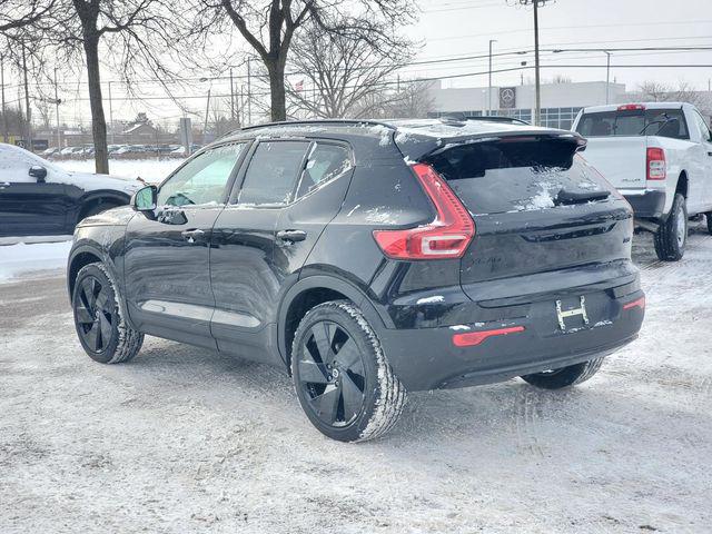 2026 Volvo XC40 Black Edition Ultra, B5 AWD Gas (mild hybrid)