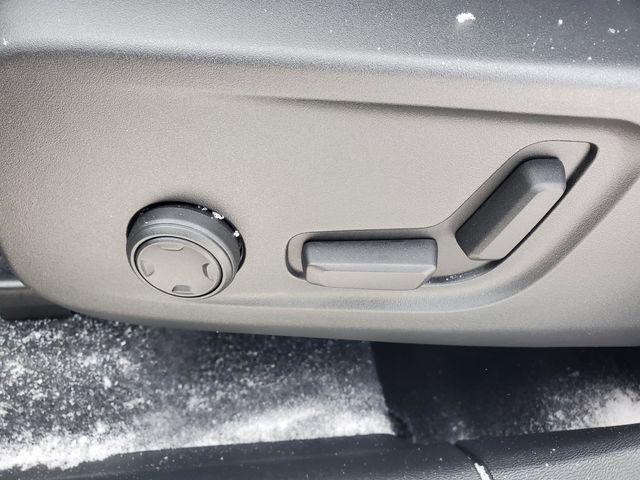 2026 Volvo XC40 Black Edition Ultra, B5 AWD Gas (mild hybrid)