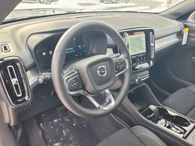 2026 Volvo XC40 Black Edition Ultra, B5 AWD Gas (mild hybrid)