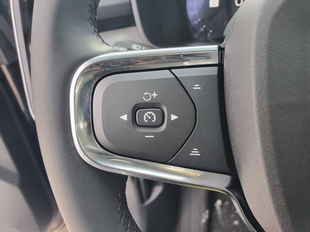 2026 Volvo XC40 Black Edition Ultra, B5 AWD Gas (mild hybrid)