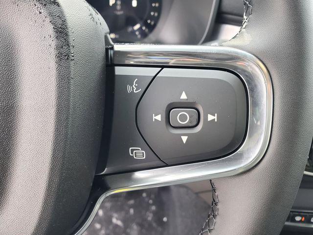 2026 Volvo XC40 Black Edition Ultra, B5 AWD Gas (mild hybrid)