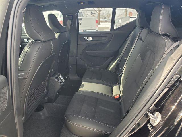 2026 Volvo XC40 Black Edition Ultra, B5 AWD Gas (mild hybrid)