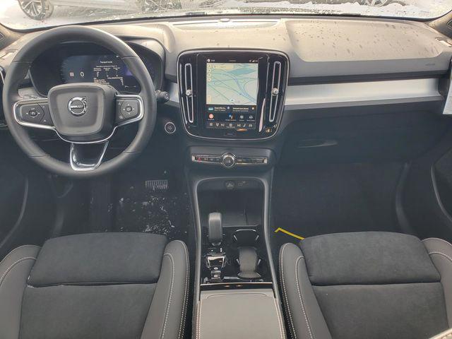 2026 Volvo XC40 Black Edition Ultra, B5 AWD Gas (mild hybrid)