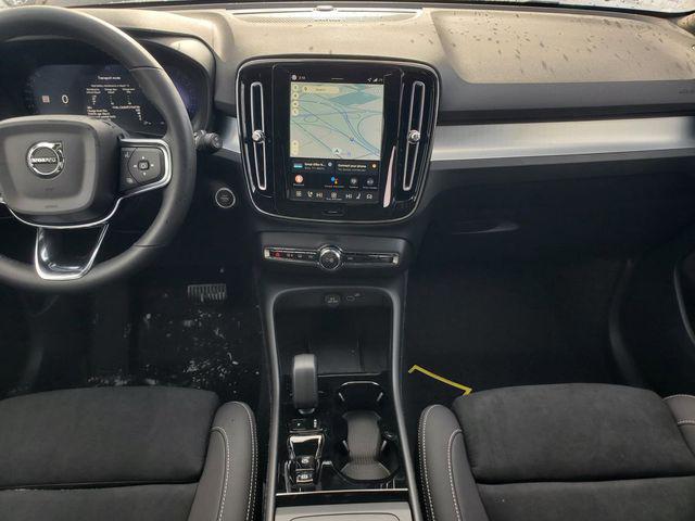 2026 Volvo XC40 Black Edition Ultra, B5 AWD Gas (mild hybrid)