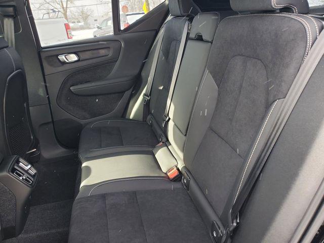 2026 Volvo XC40 Black Edition Ultra, B5 AWD Gas (mild hybrid)