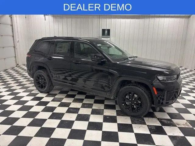 2026 Jeep Grand Cherokee Altitude 4x4 for sale in Rochester, MN
