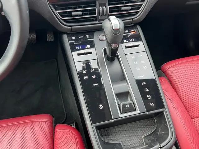 2022 Porsche Macan Macan