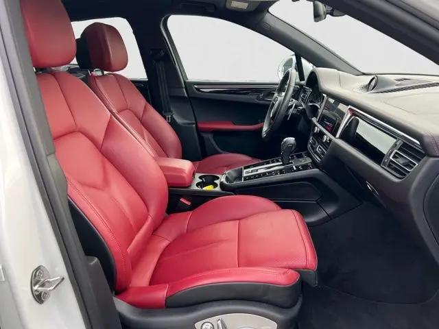 2022 Porsche Macan Macan