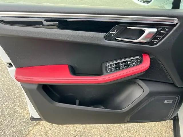 2022 Porsche Macan Macan