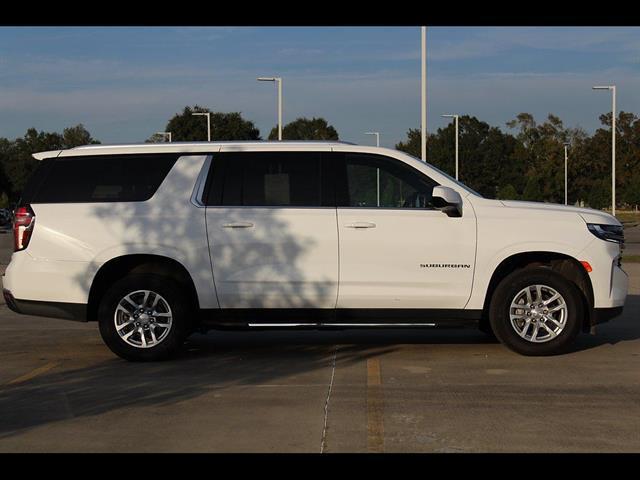 2023 Chevrolet Suburban 2WD LT