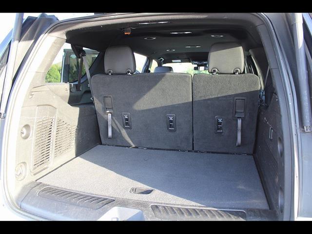 2023 Chevrolet Suburban 2WD LT