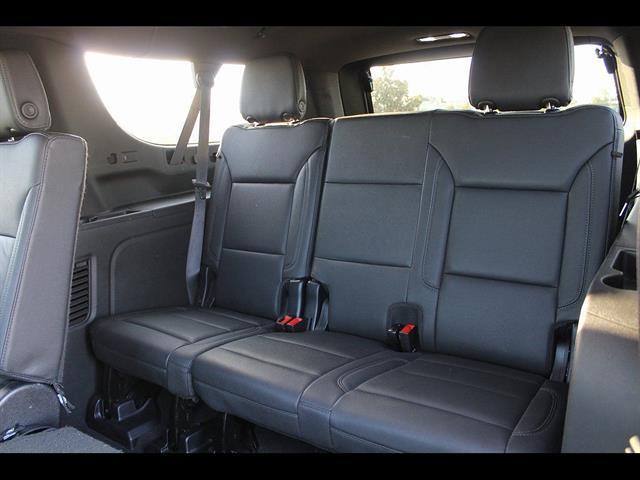 2023 Chevrolet Suburban 2WD LT