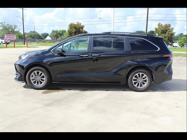 2023 Toyota Sienna XLE