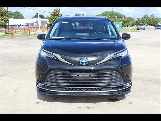 2023 Toyota Sienna XLE