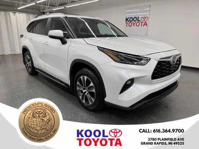 2023 Toyota Highlander XLE for sale in Grand Rapids, MI