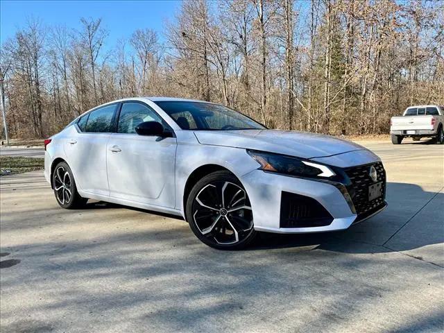 2024 Nissan Altima SR FWD for sale in Salem, IL