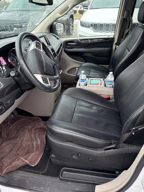 2016 Chrysler Town and Country Touring