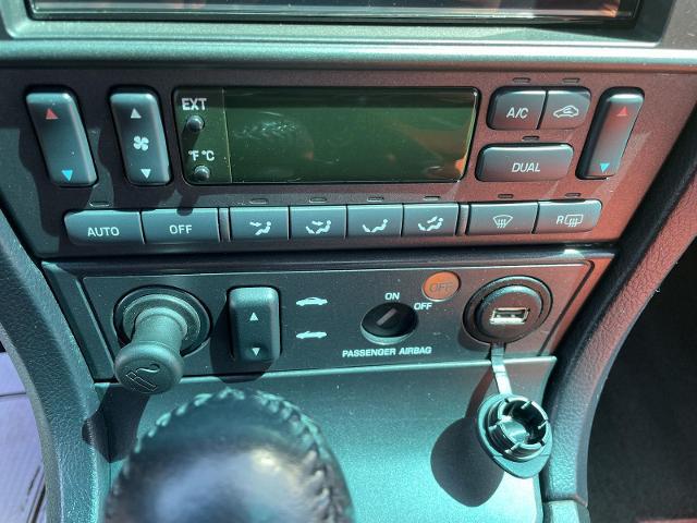 2005 Ford Thunderbird Base