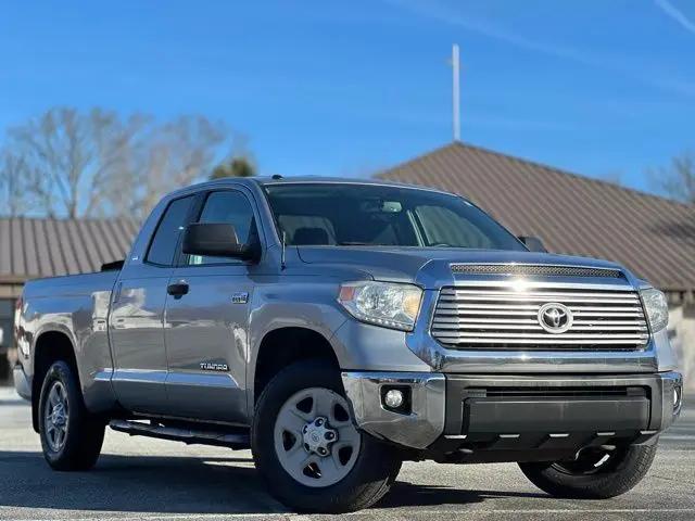 2017 Toyota Tundra SR5 5.7L V8