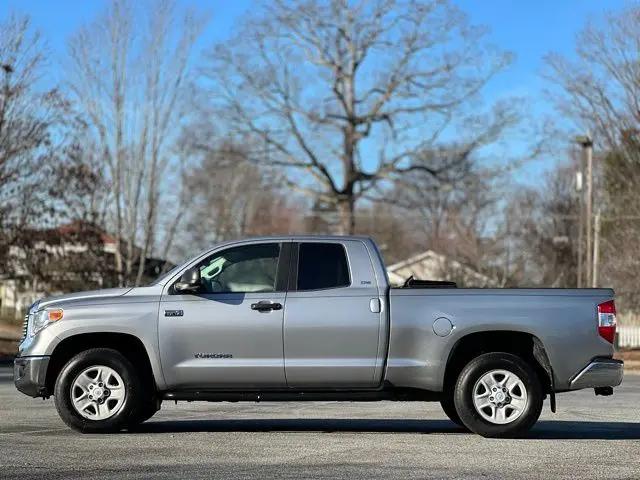 2017 Toyota Tundra SR5 5.7L V8