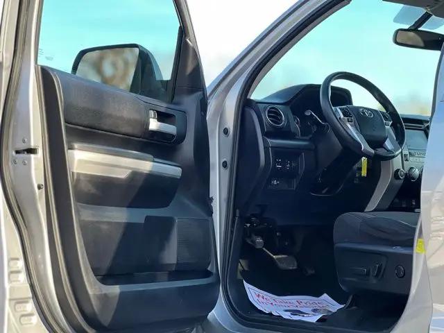 2017 Toyota Tundra SR5 5.7L V8