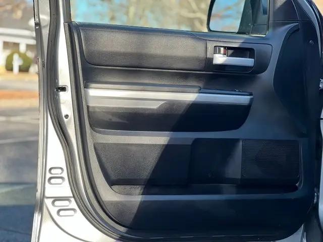 2017 Toyota Tundra SR5 5.7L V8