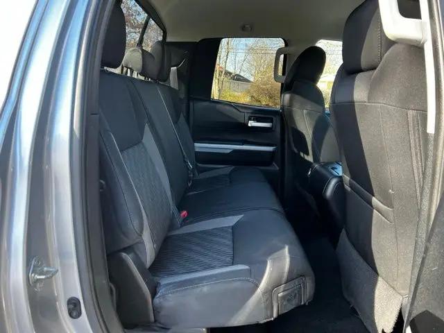 2017 Toyota Tundra SR5 5.7L V8