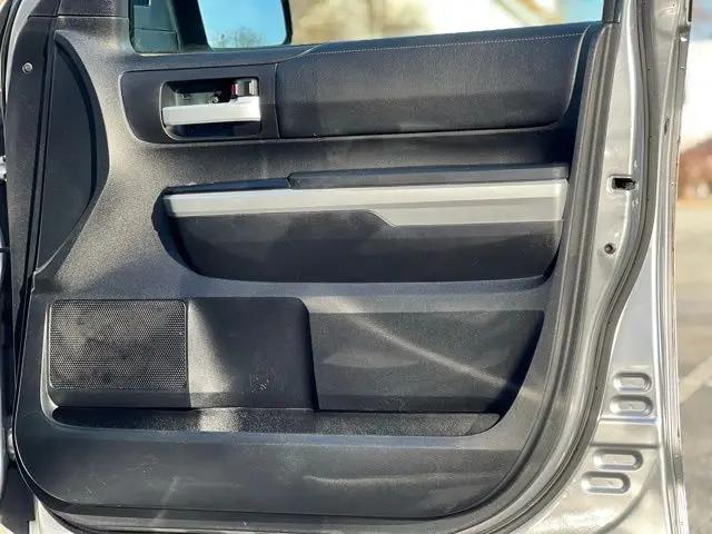2017 Toyota Tundra SR5 5.7L V8
