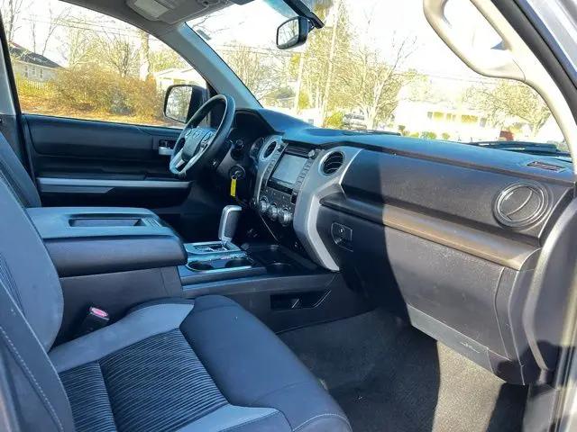 2017 Toyota Tundra SR5 5.7L V8