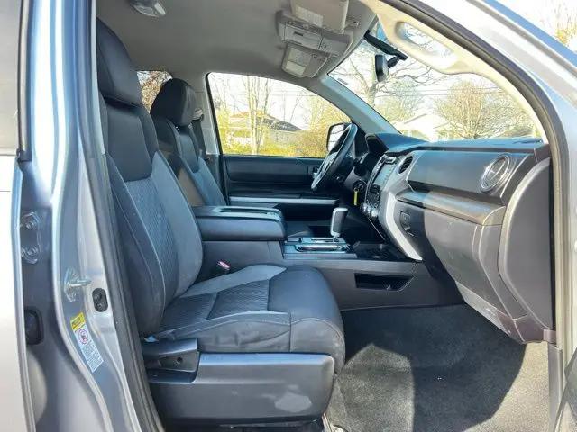 2017 Toyota Tundra SR5 5.7L V8